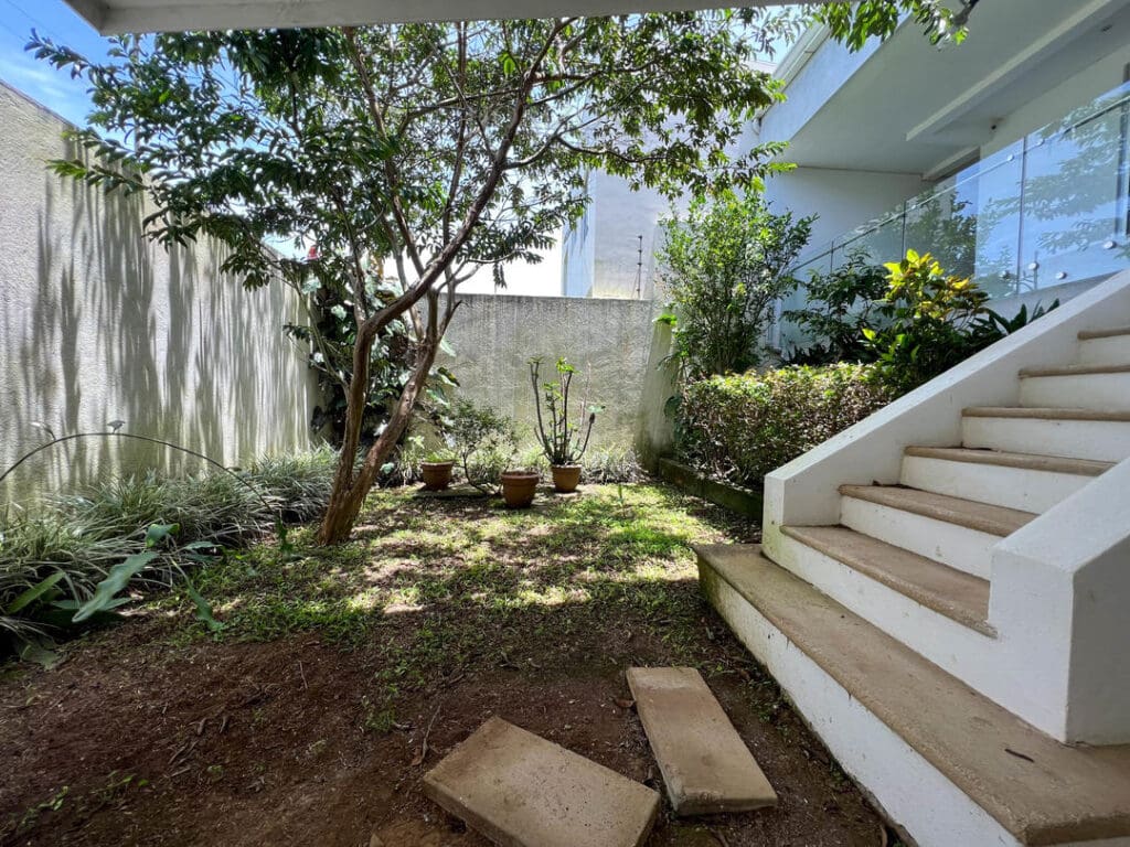 SE ALQUILA APARMTANETO PLANTA BAJA 1 HABITACION Y PATIO TRES RIOS nja994