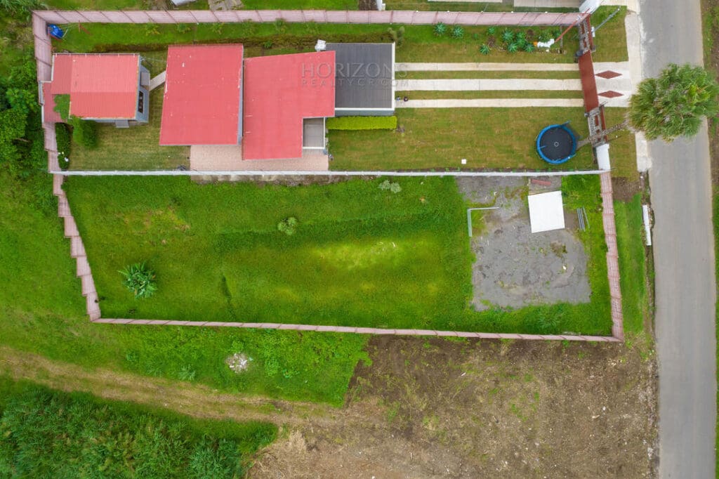 Se Vende lote en La Union Cartago 800m2 14m Frente nja997