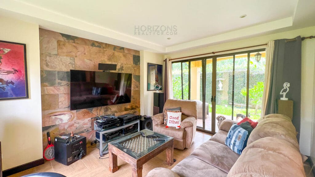 VENDEMOS CASA EN CONDOMINIO TERRANOSTRA SANTO DOMINGO HEREDIA nja998