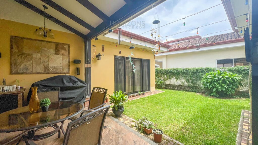 VENDEMOS CASA EN CONDOMINIO TERRANOSTRA SANTO DOMINGO HEREDIA nja998