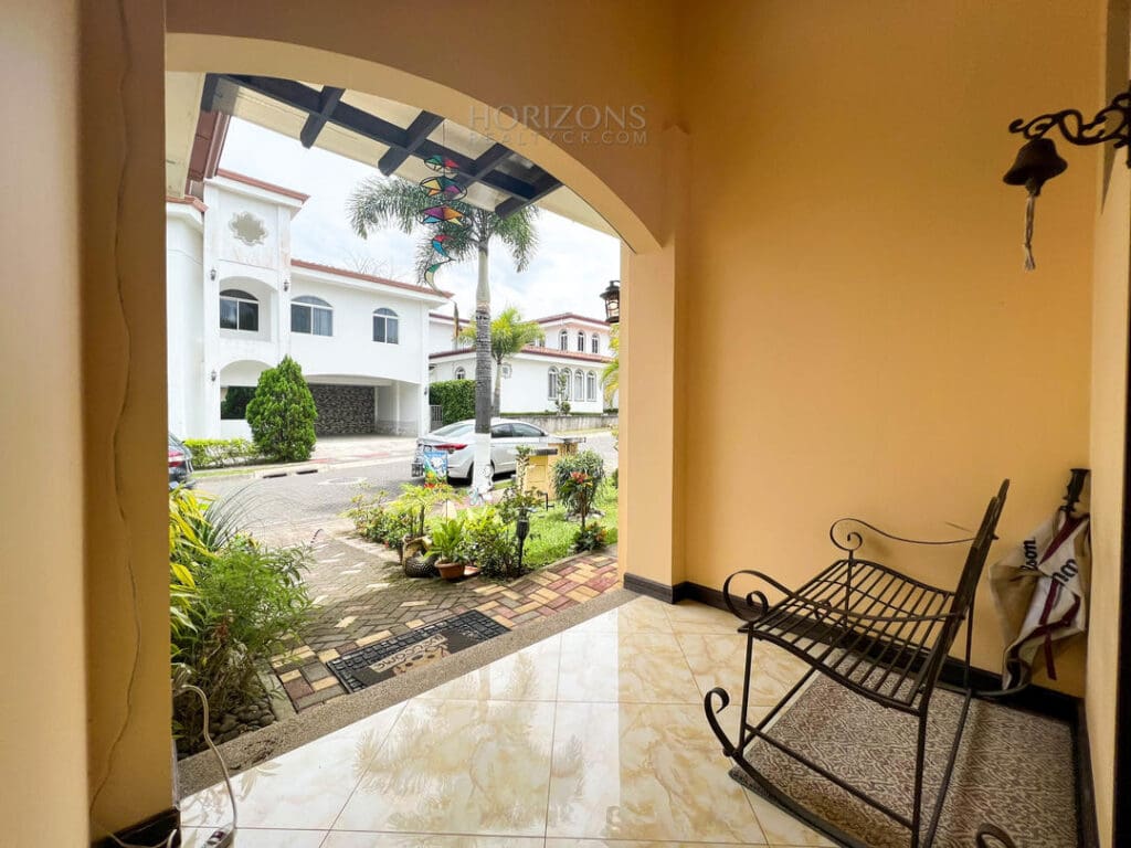 VENDEMOS CASA EN CONDOMINIO TERRANOSTRA SANTO DOMINGO HEREDIA nja998