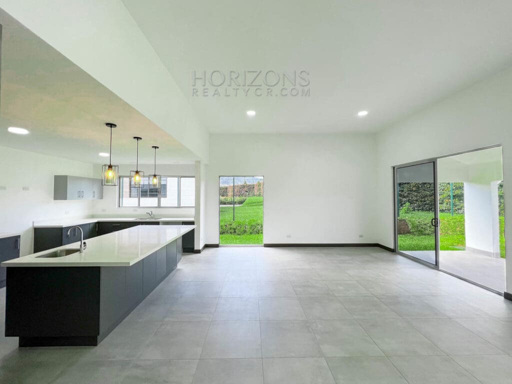 Casa de 1 Nivel en Condominio en Curridabat El Herrán 3 Habitaciones, Jardín y Cuarto de Servicio NJA999