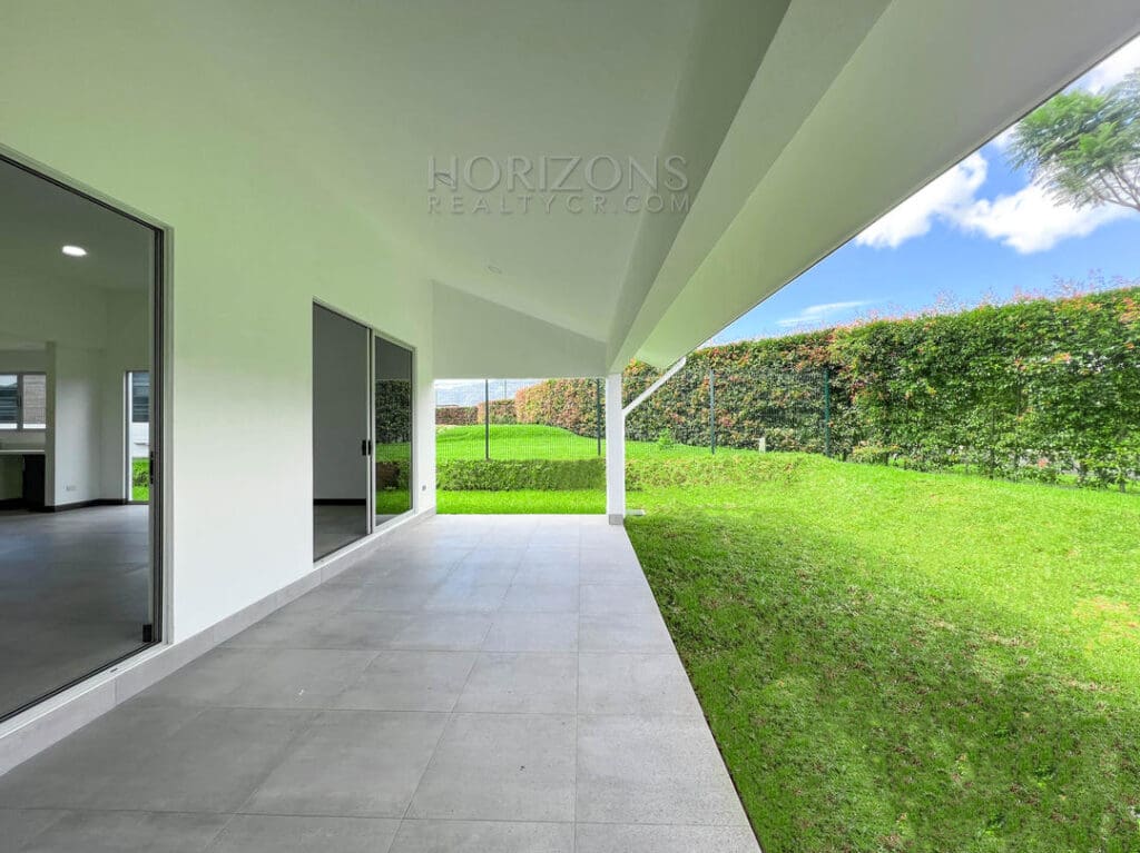 Casa de 1 Nivel en Condominio en Curridabat El Herrán 3 Habitaciones, Jardín y Cuarto de Servicio NJA999
