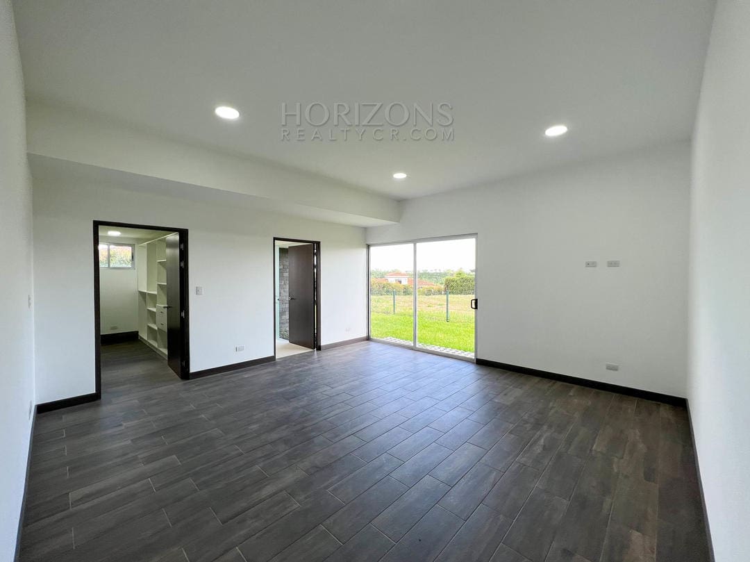 Casa de 1 Nivel en Condominio en Curridabat El Herrán 3 Habitaciones, Jardín y Cuarto de Servicio NJA999