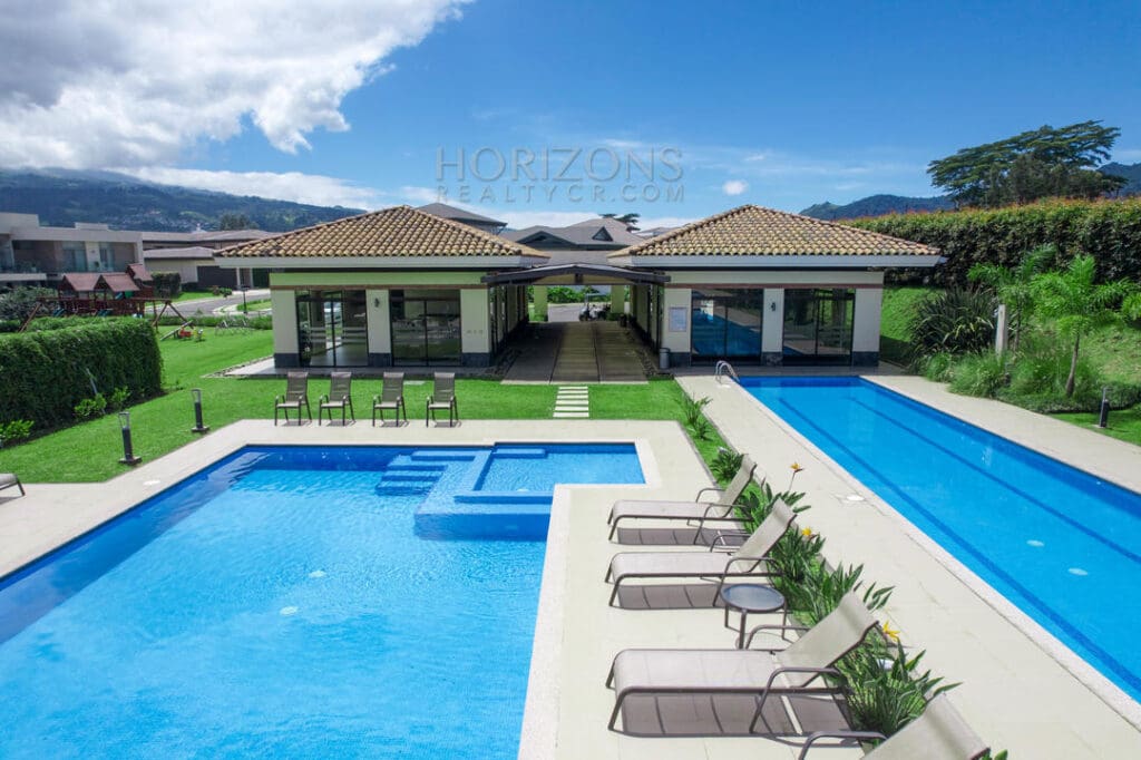 Casa de 1 Nivel en Condominio en Curridabat El Herrán 3 Habitaciones, Jardín y Cuarto de Servicio NJA999