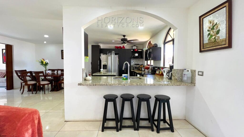 Se Vende Amplia Casa en Alajuela 3 Habitaciones y Patio en Condominio Los Higuerones NJR37