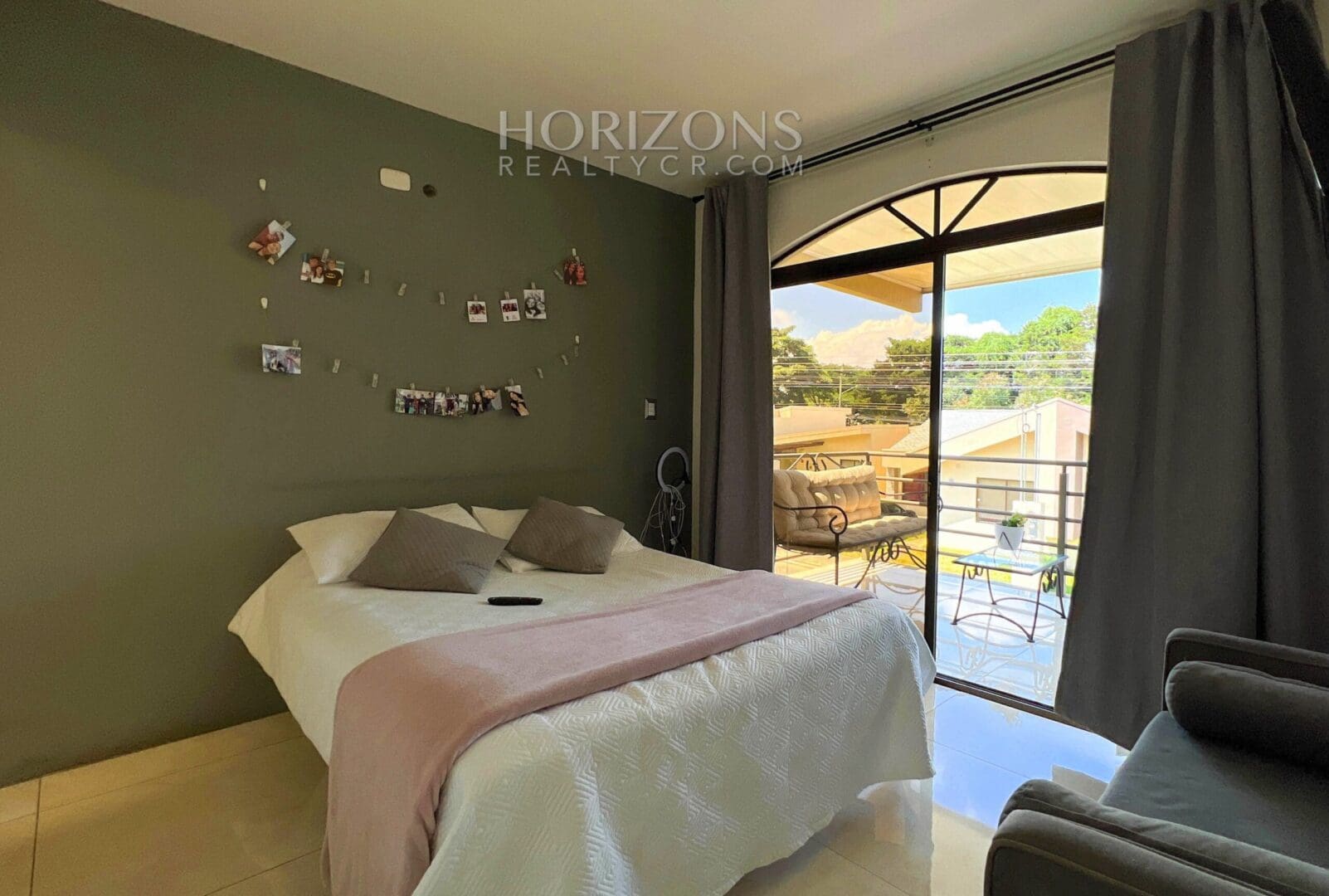 Se Vende Amplia Casa en Alajuela 3 Habitaciones y Patio en Condominio Los Higuerones NJR37