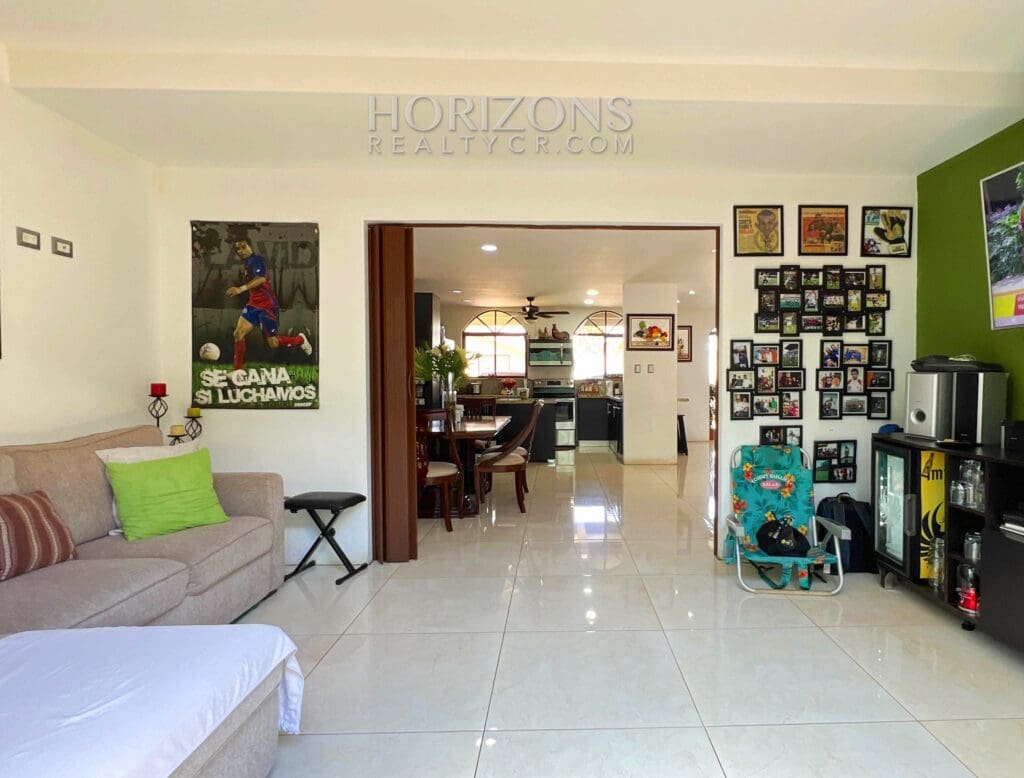 Se Vende Amplia Casa en Alajuela 3 Habitaciones y Patio en Condominio Los Higuerones NJR37