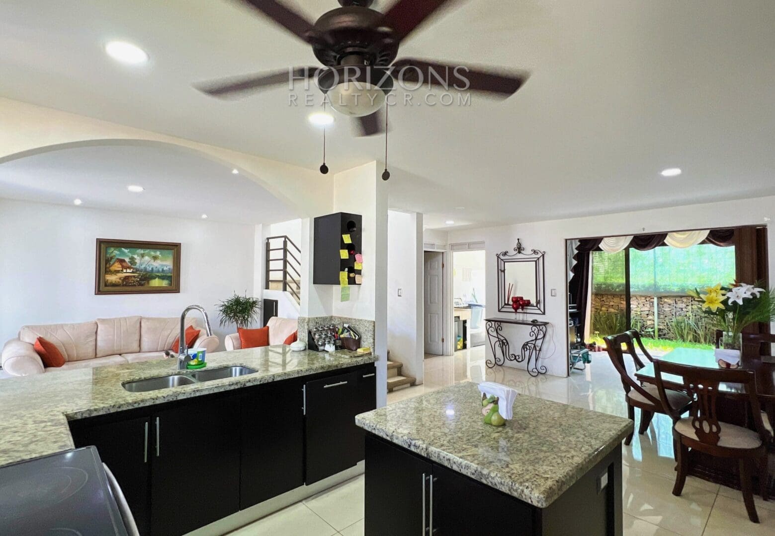 Se Vende Amplia Casa en Alajuela 3 Habitaciones y Patio en Condominio Los Higuerones NJR37