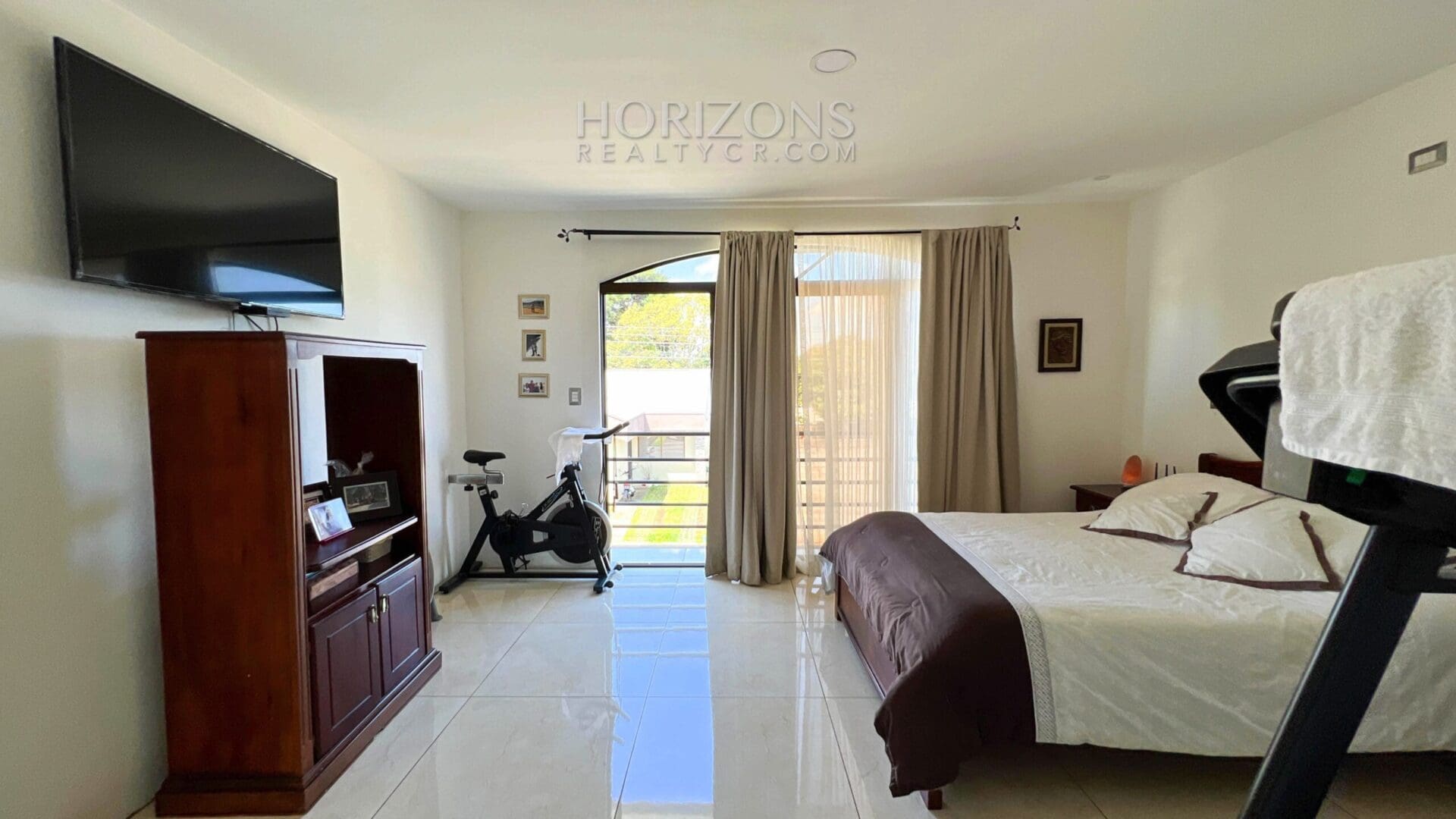 Se Vende Amplia Casa en Alajuela 3 Habitaciones y Patio en Condominio Los Higuerones NJR37