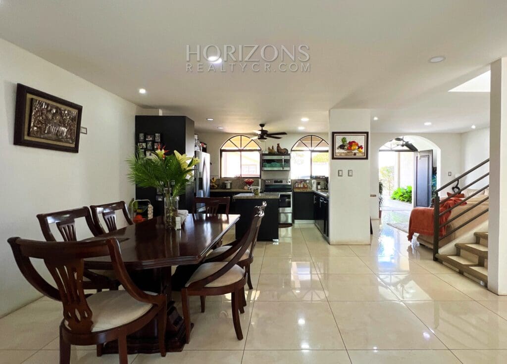 Se Vende Amplia Casa en Alajuela 3 Habitaciones y Patio en Condominio Los Higuerones NJR37