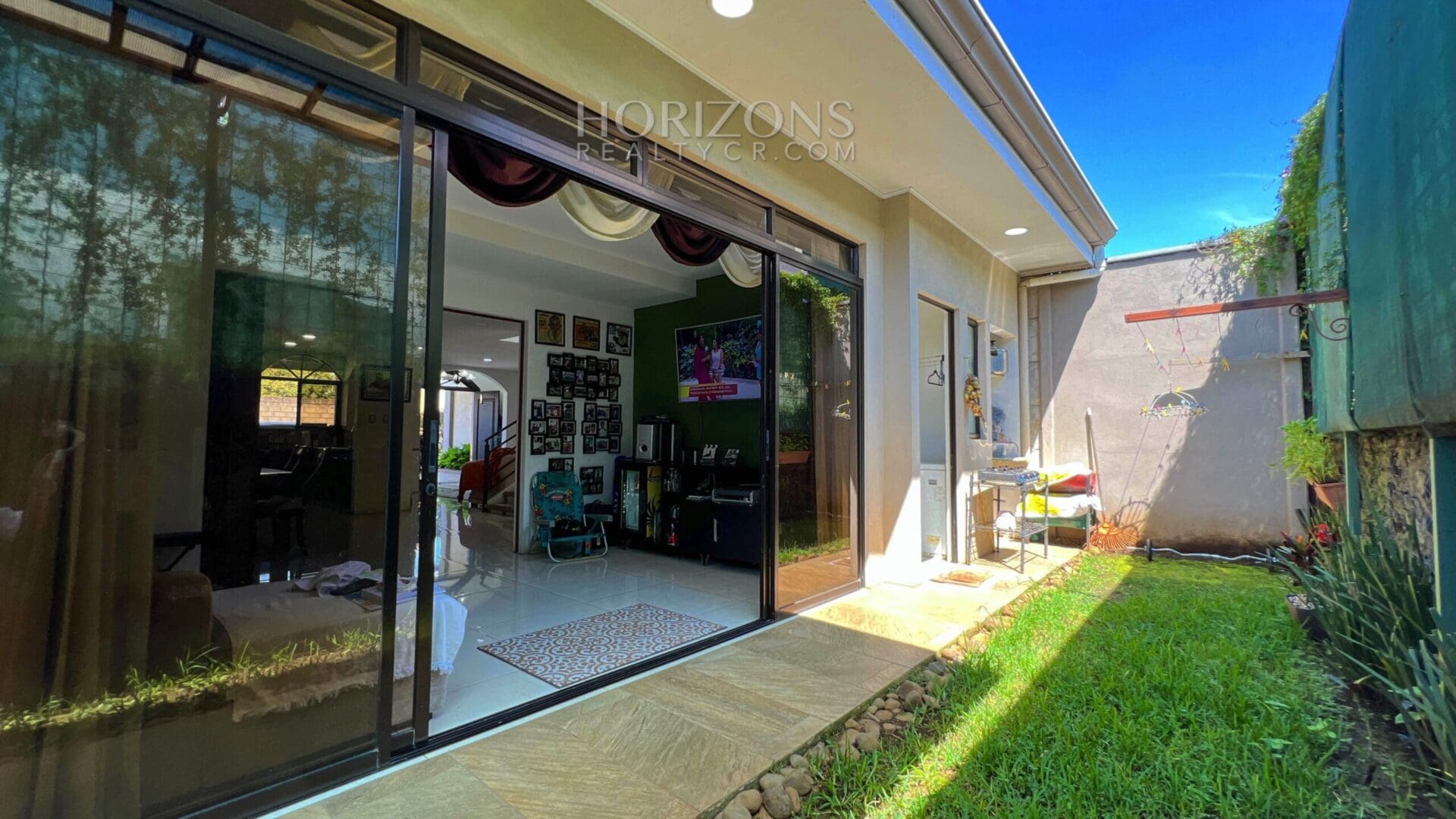 Se Vende Amplia Casa en Alajuela 3 Habitaciones y Patio en Condominio Los Higuerones NJR37