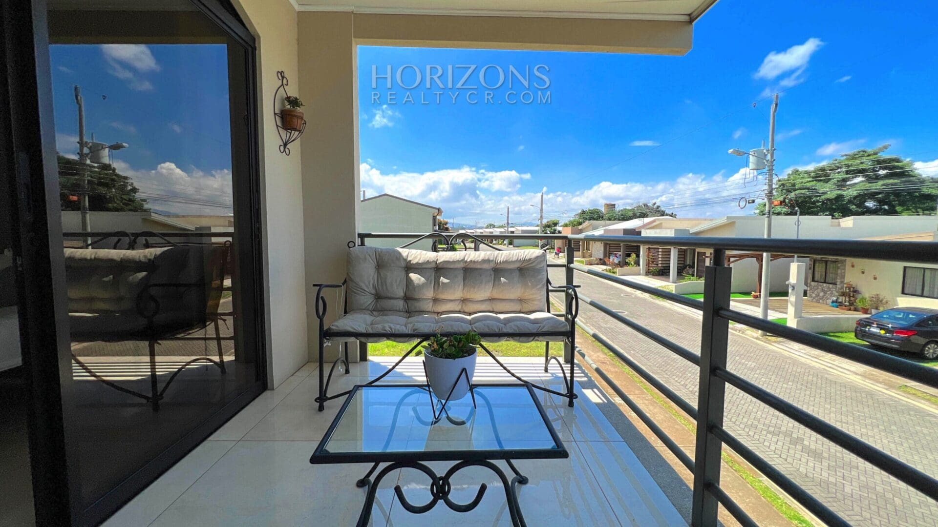 Se Vende Amplia Casa en Alajuela 3 Habitaciones y Patio en Condominio Los Higuerones NJR37