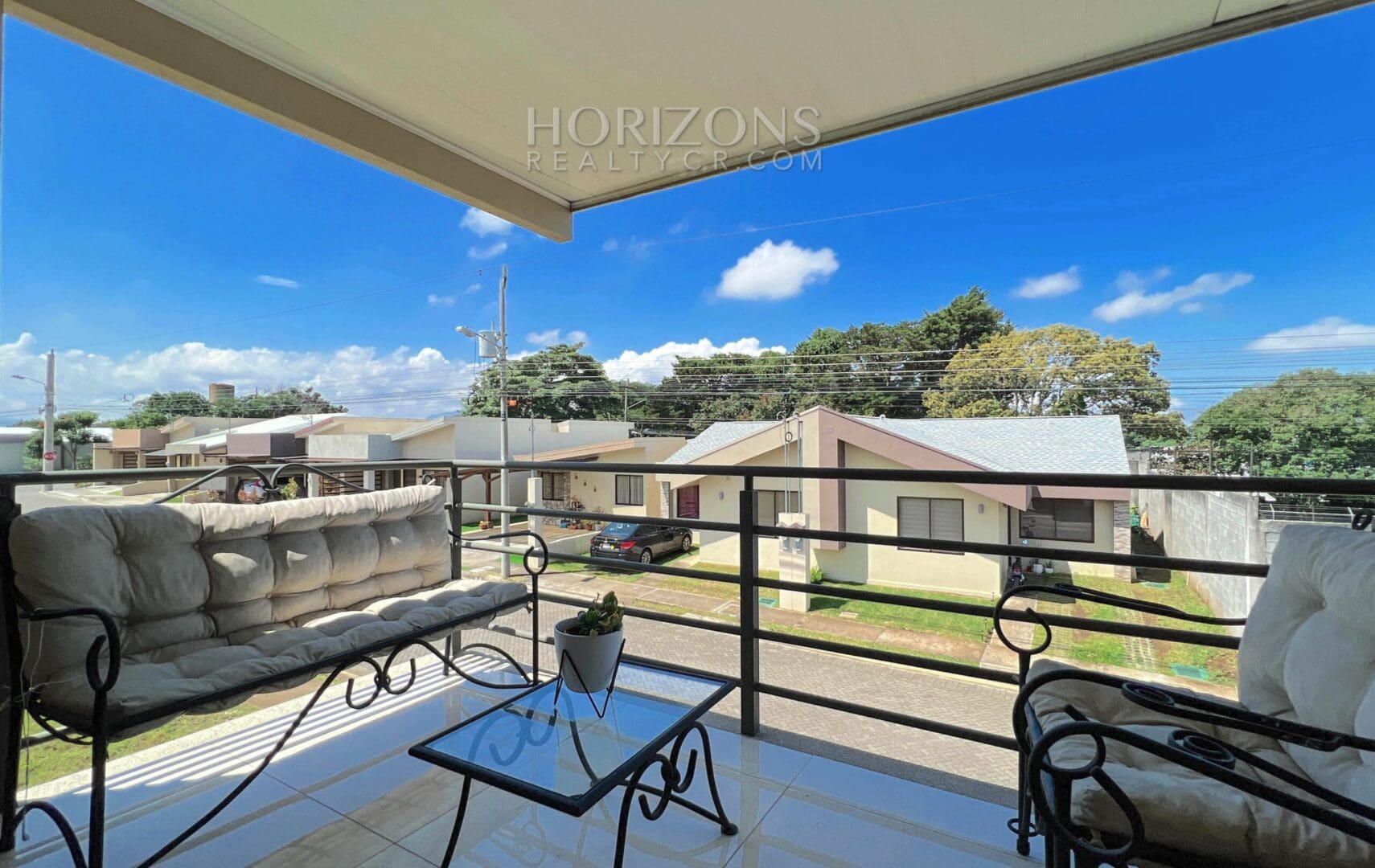 Se Vende Amplia Casa en Alajuela 3 Habitaciones y Patio en Condominio Los Higuerones NJR37