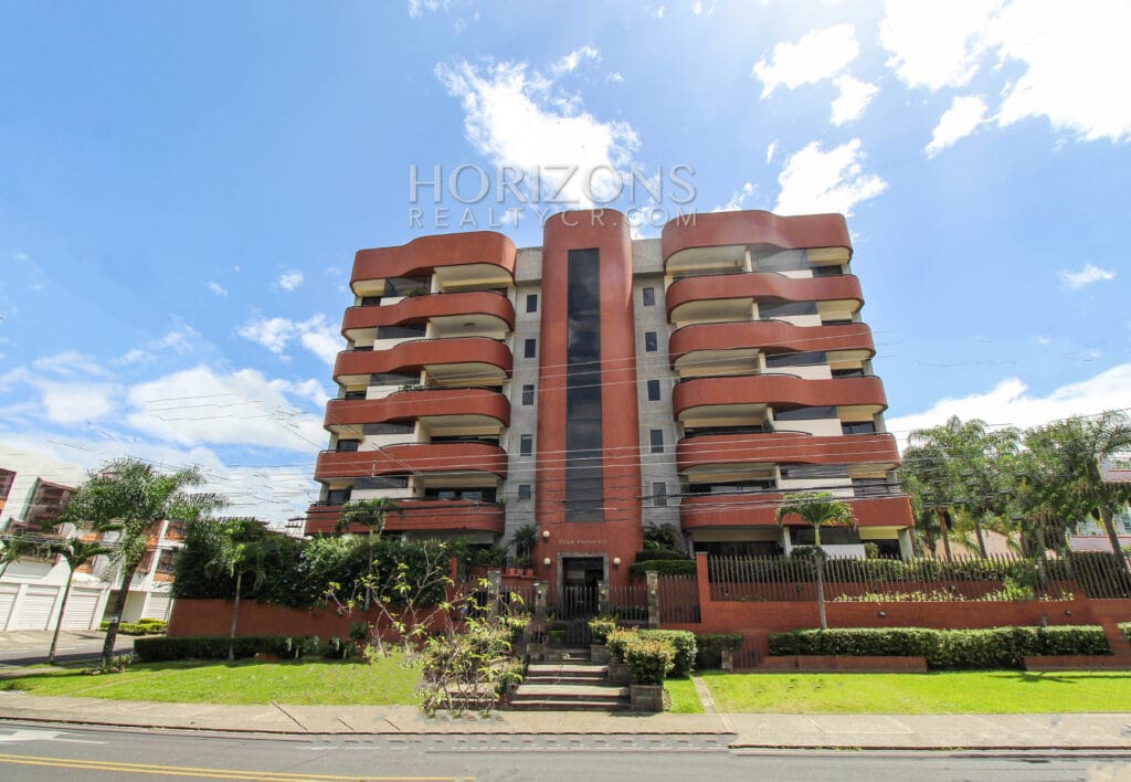 Venta De Apartamento Con Espectacular Vista A La Montaña En Condominio Escazu Njv174