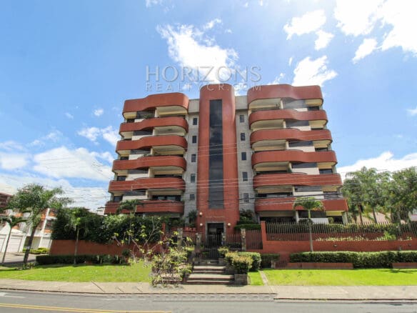 Venta De Apartamento Con Espectacular Vista A La Montaña En Condominio Escazu Njv174