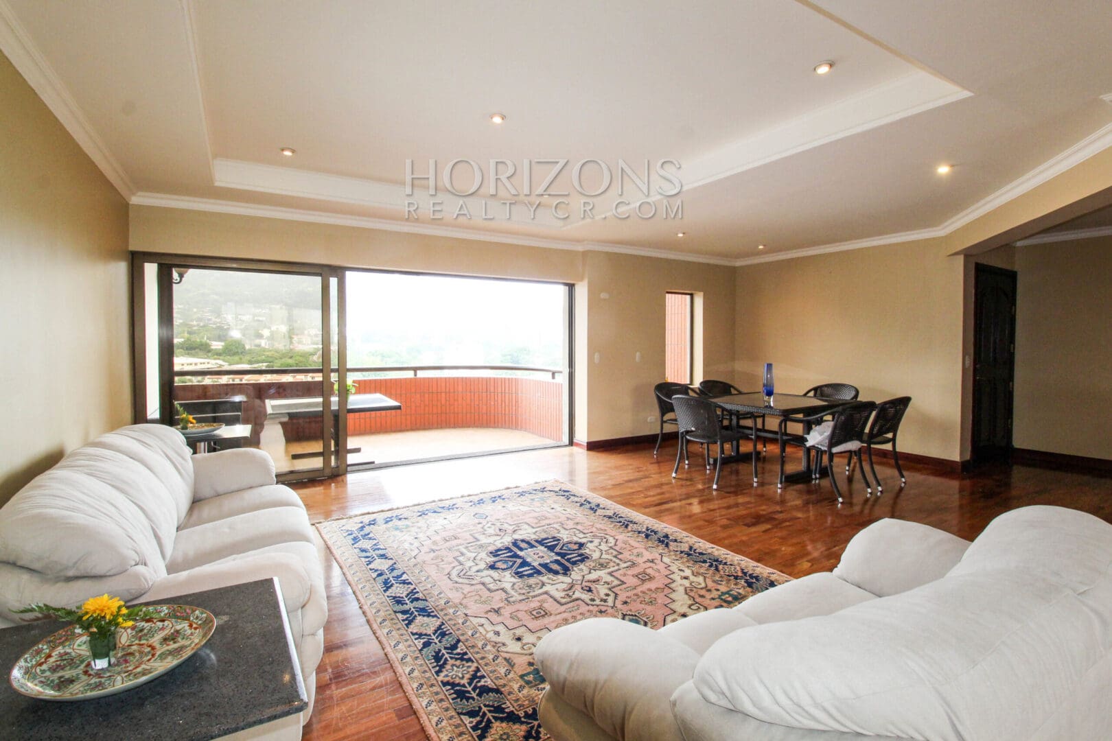 VENTA DE APARTAMENTO CON ESPECTACULAR VISTA A LA MONTAÑA EN CONDOMINIO ESCAZU njv174