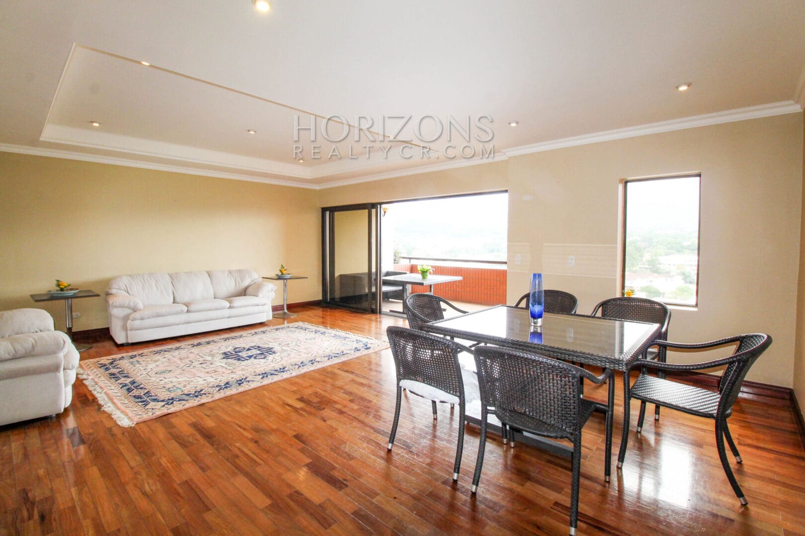 VENTA DE APARTAMENTO CON ESPECTACULAR VISTA A LA MONTAÑA EN CONDOMINIO ESCAZU njv174