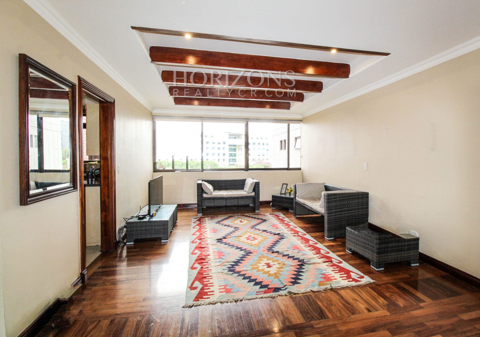 VENTA DE APARTAMENTO CON ESPECTACULAR VISTA A LA MONTAÑA EN CONDOMINIO ESCAZU njv174