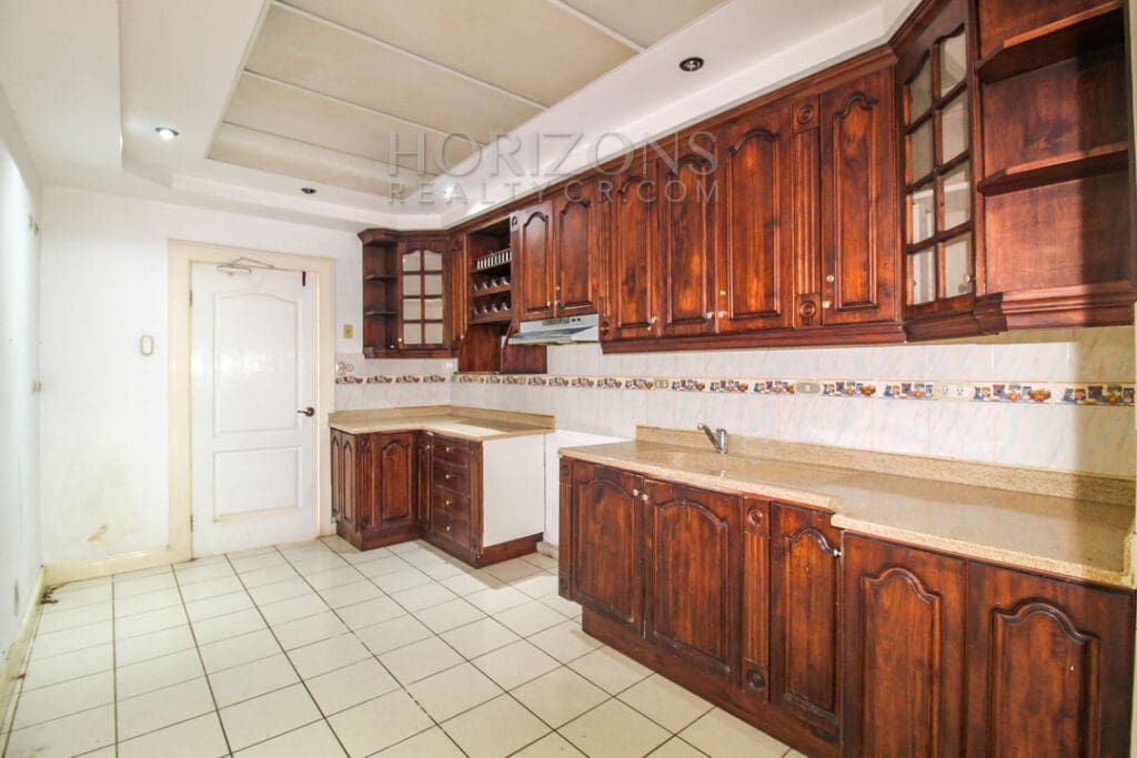SE ALQUILA CASA EN SABANILLA 3 HABITACIONES / 2 KM DE LA UCR noj841