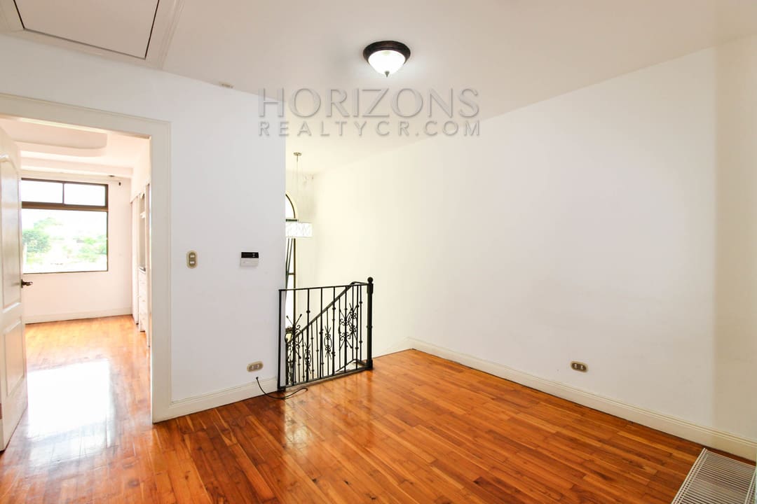 SE ALQUILA CASA EN SABANILLA 3 HABITACIONES / 2 KM DE LA UCR noj841