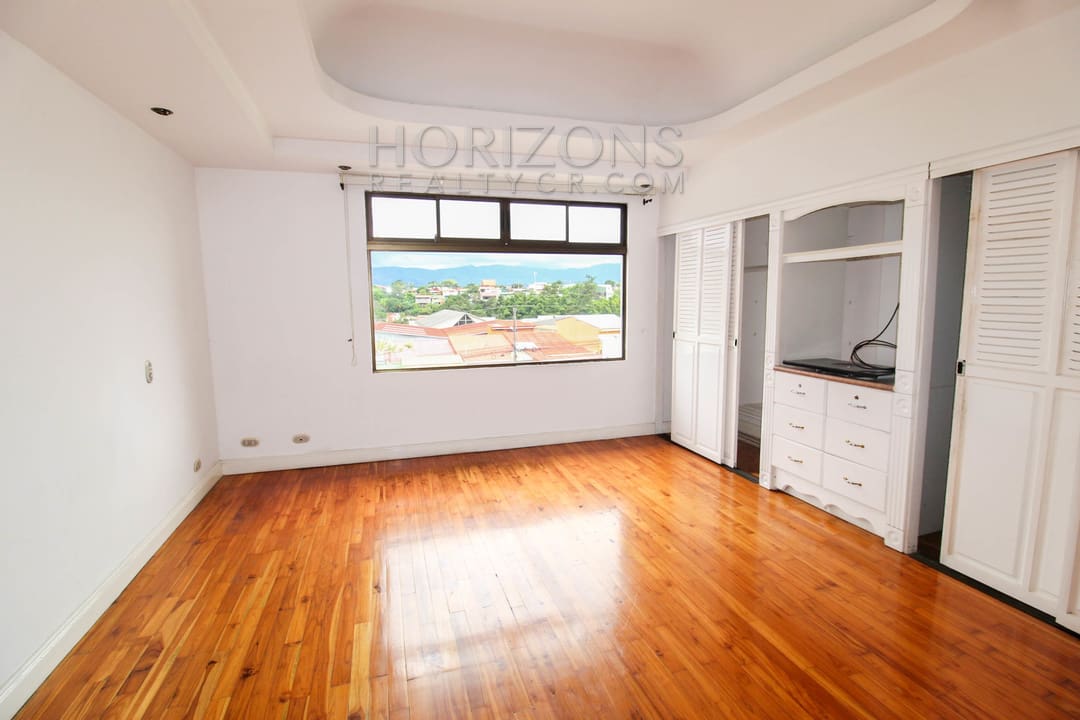 SE ALQUILA CASA EN SABANILLA 3 HABITACIONES / 2 KM DE LA UCR noj841