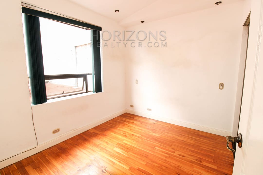 SE ALQUILA CASA EN SABANILLA 3 HABITACIONES / 2 KM DE LA UCR noj841