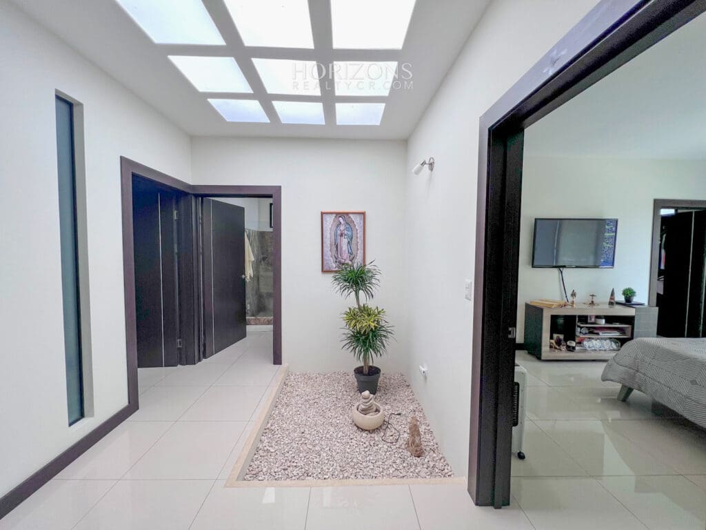 SE VENDE PROPIEDAD EN SAN ANTONIO ESCAZÚ CON DOS CASAS EN RESIDENCIAL nja1004