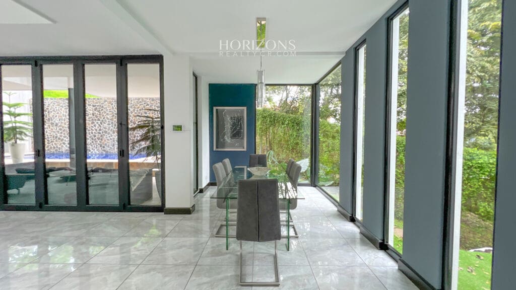 SE VENDE PROPIEDAD EN SAN ANTONIO ESCAZÚ CON DOS CASAS EN RESIDENCIAL nja1004