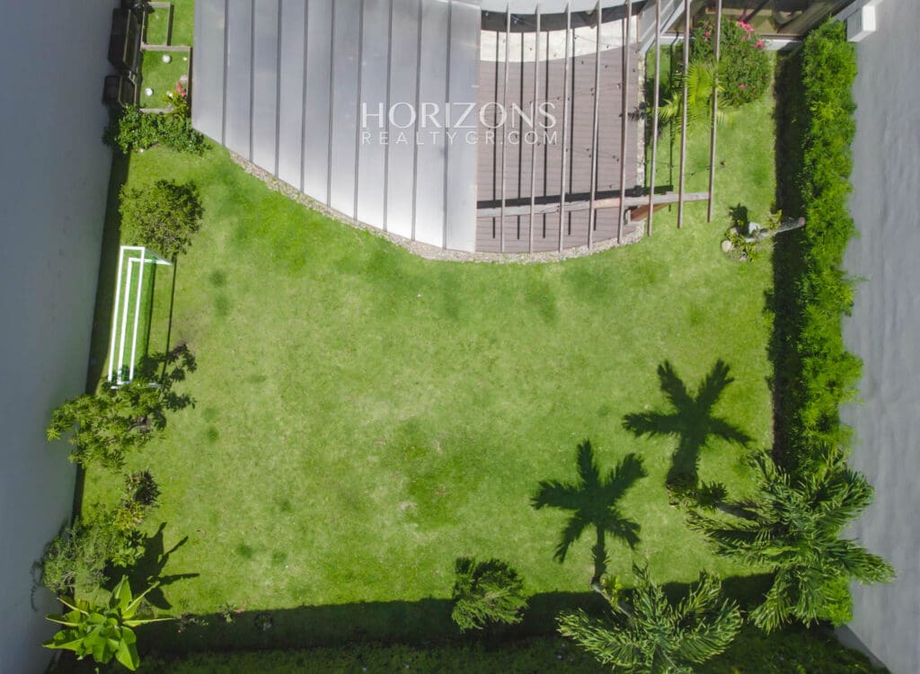 Casa Independiente en Escazu de 4 Habitaciones 4 Parqueos en Guachipelín cerca de Distrito 4 nja1002