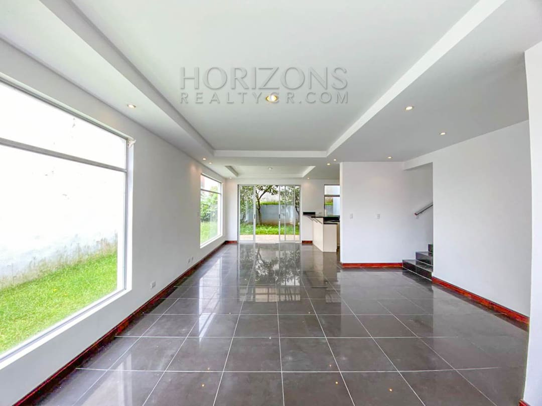 SE ALQUILA CASA INDEPENDIENTE CON PATIO EN CURRIDABAT 4 HABITACIONES TERRAZA + OFICINA noj858