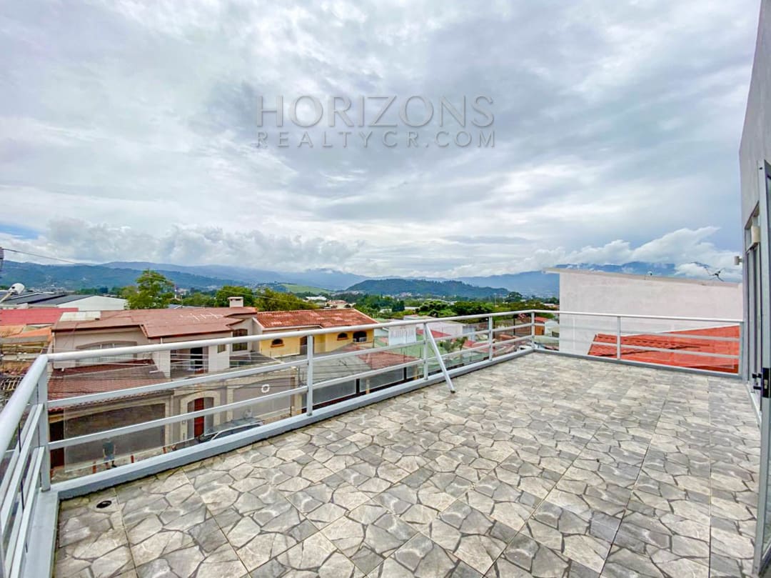 SE ALQUILA CASA INDEPENDIENTE CON PATIO EN CURRIDABAT 4 HABITACIONES TERRAZA + OFICINA noj858
