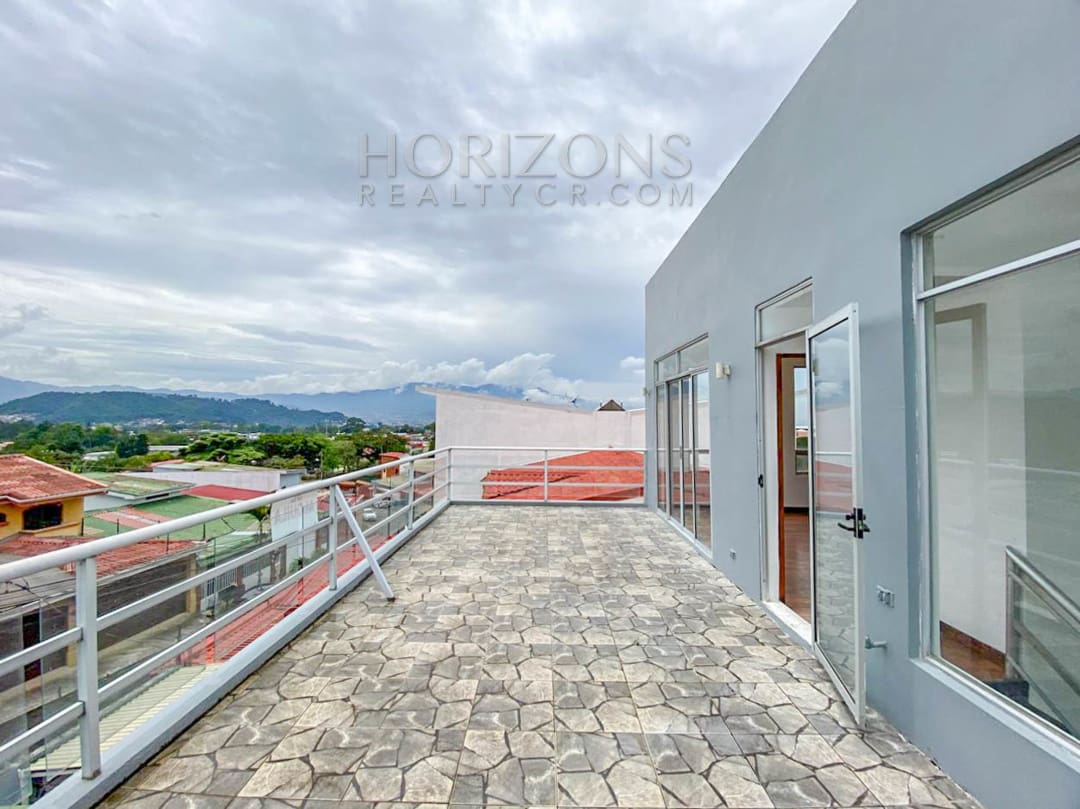 SE ALQUILA CASA INDEPENDIENTE CON PATIO EN CURRIDABAT 4 HABITACIONES TERRAZA + OFICINA noj858