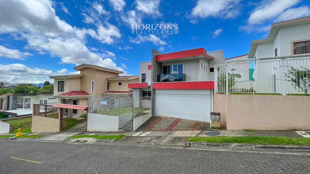 SE VENDE CASA DE 200 M2 EN RESIDENCIAL SAN RAFAEL MONTES DE OCA NOJ900