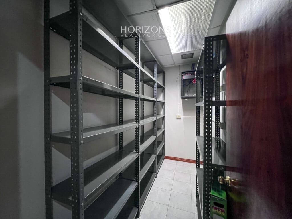 ALQUILER DE OFICINA EN OFIPLAZA DEL ESTE 172m2 HRC06