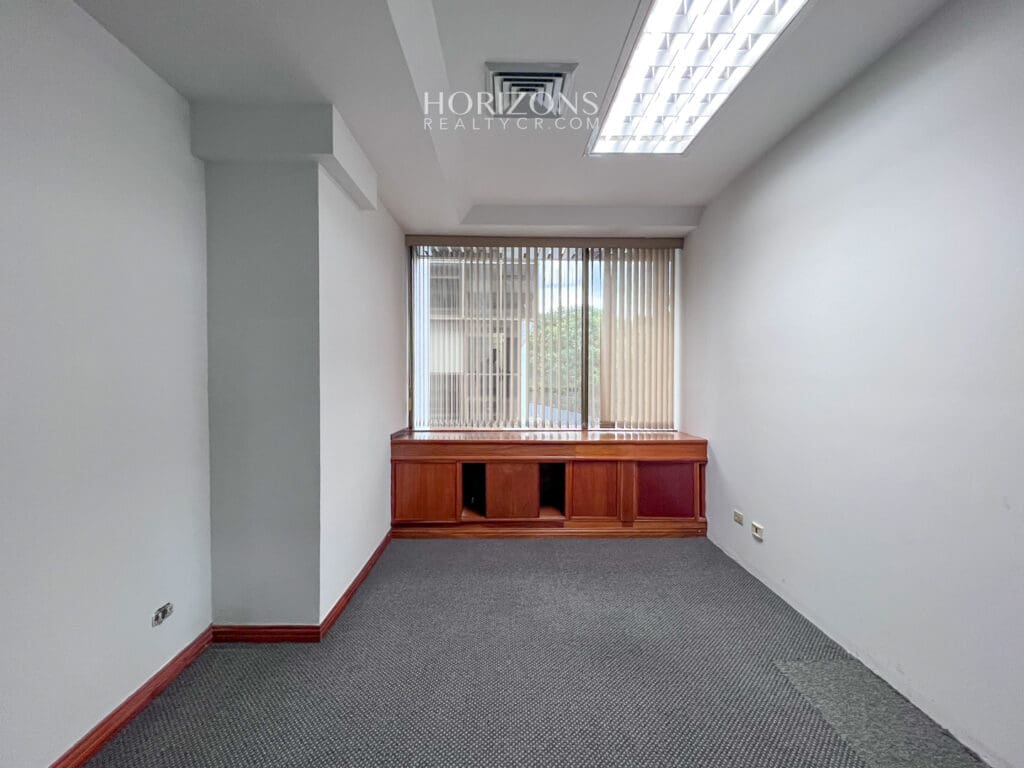 ALQUILER DE OFICINA EN OFIPLAZA DEL ESTE 172m2 HRC06