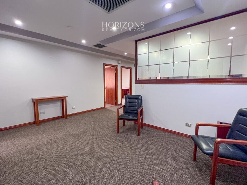 ALQUILER DE OFICINA EN OFIPLAZA DEL ESTE 172m2 HRC06