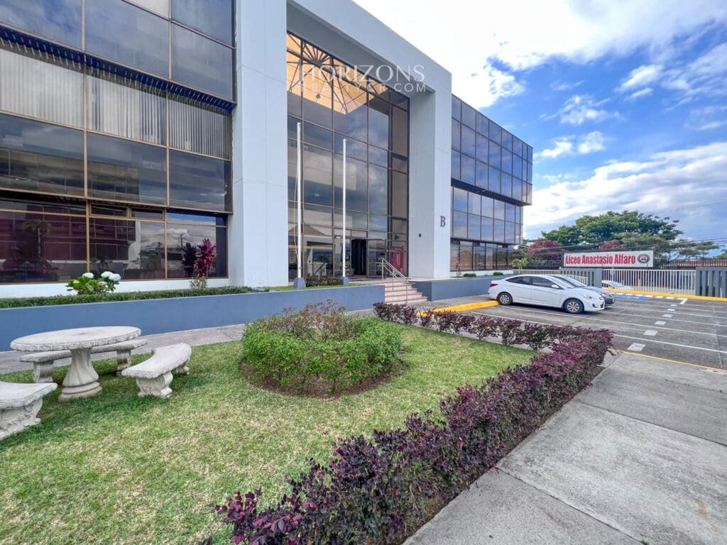 ALQUILER DE OFICINA EN OFIPLAZA DEL ESTE 172m2 HRC06