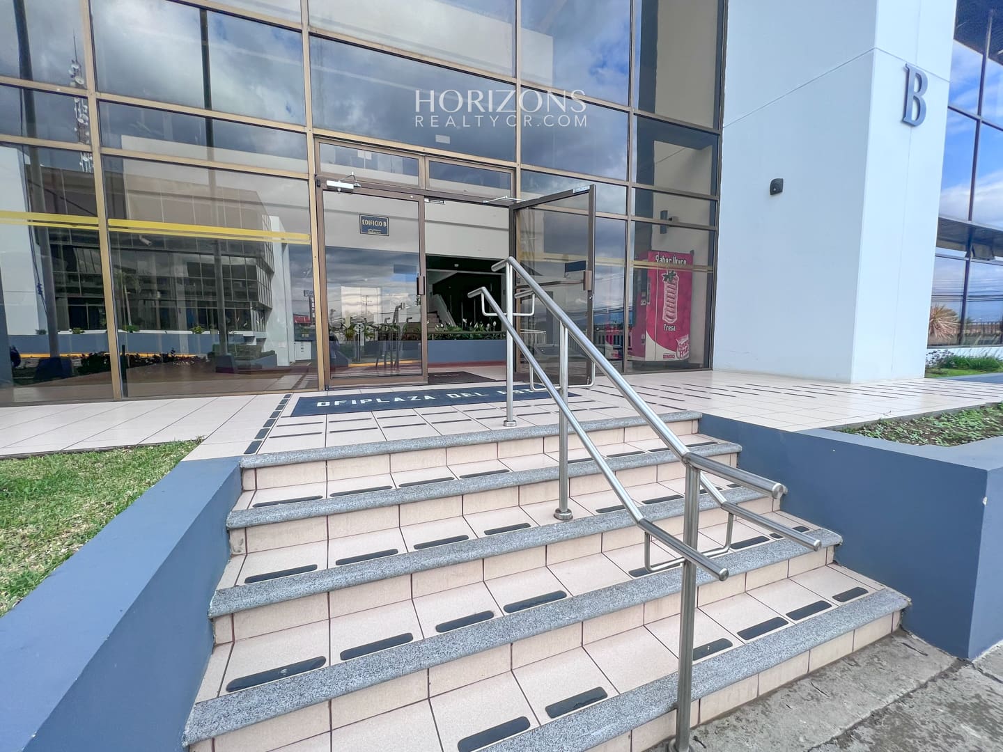 ALQUILER DE OFICINA EN OFIPLAZA DEL ESTE 172m2 HRC06