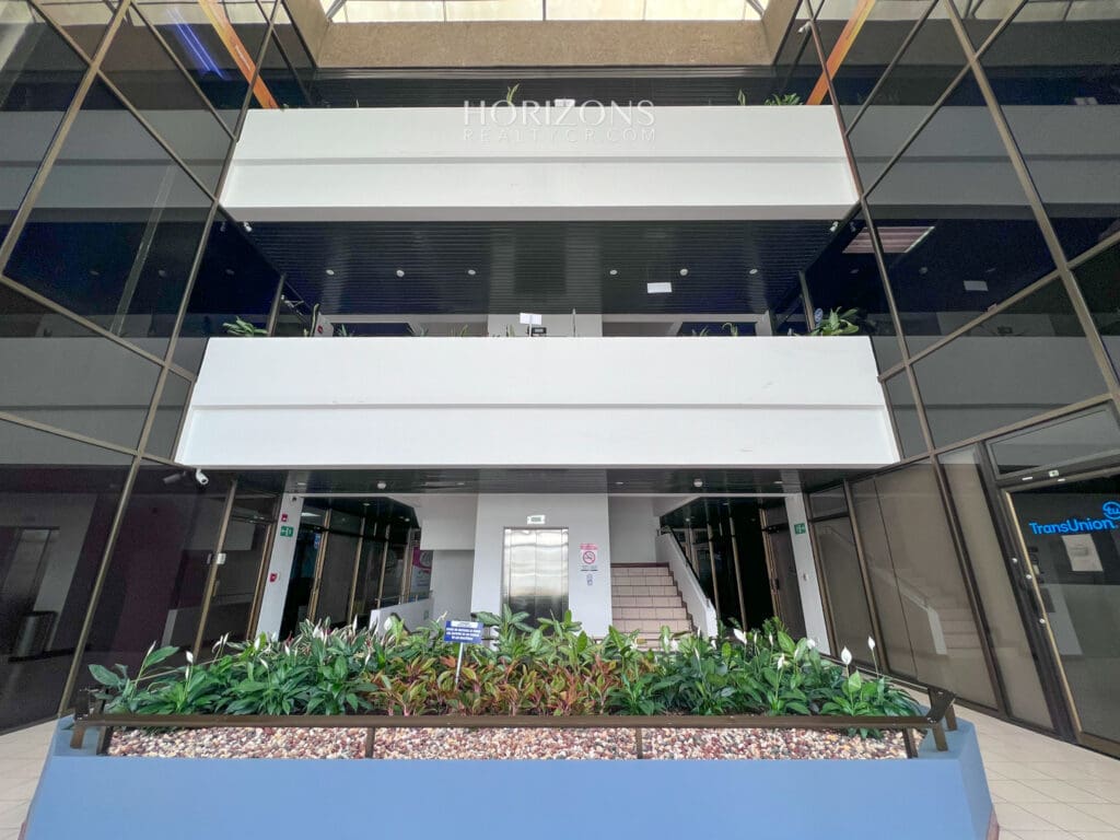 Oficina de 186m² en Alquiler Ubicada en Ofiplaza del Este, San Pedro hcr51