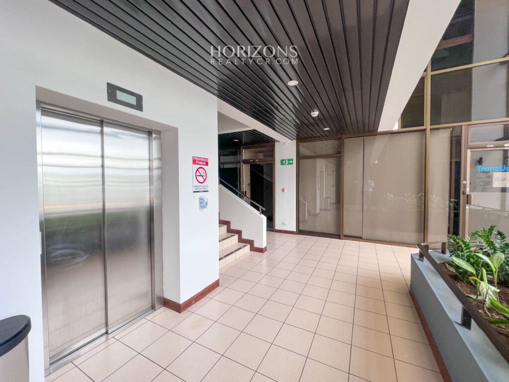 Oficina de 186m² en Alquiler Ubicada en Ofiplaza del Este, San Pedro hcr51