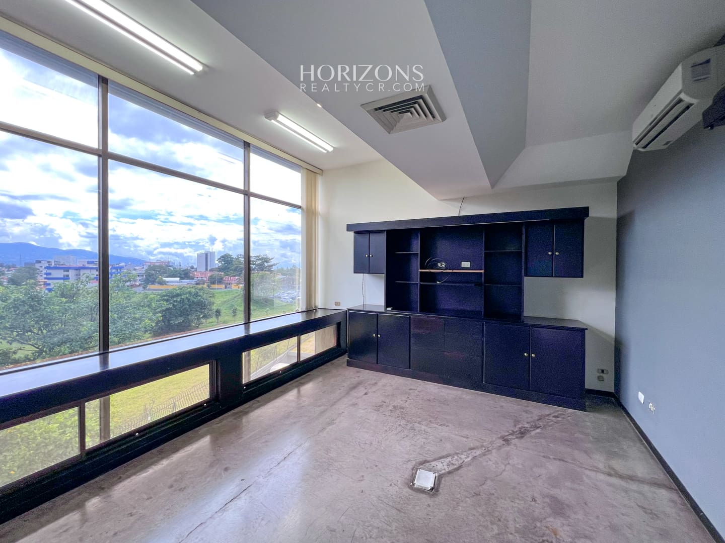 Venta! Oficina Corporativa en Ofiplaza del Este, San José: Ideal para Empresas a 200m de La Rotonda de La Bandera HRC07