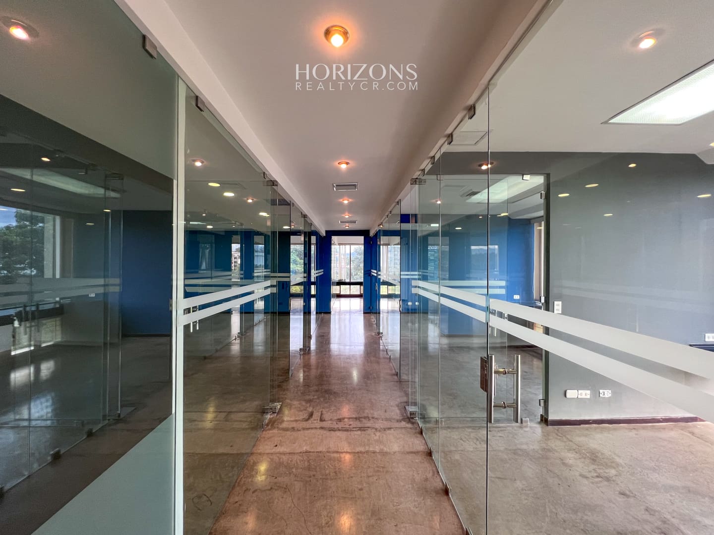 Venta! Oficina Corporativa en Ofiplaza del Este, San José: Ideal para Empresas a 200m de La Rotonda de La Bandera HRC07