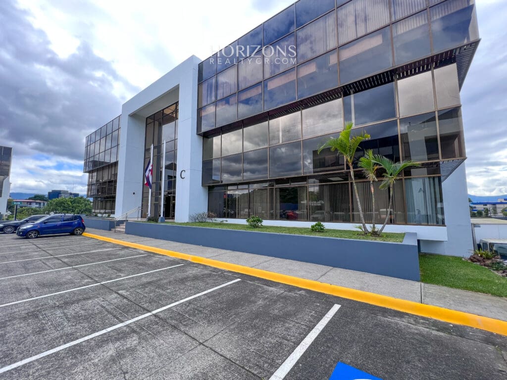 Alquiler De Oficina En Ofiplaza Del Este 100M2 Hrc08
