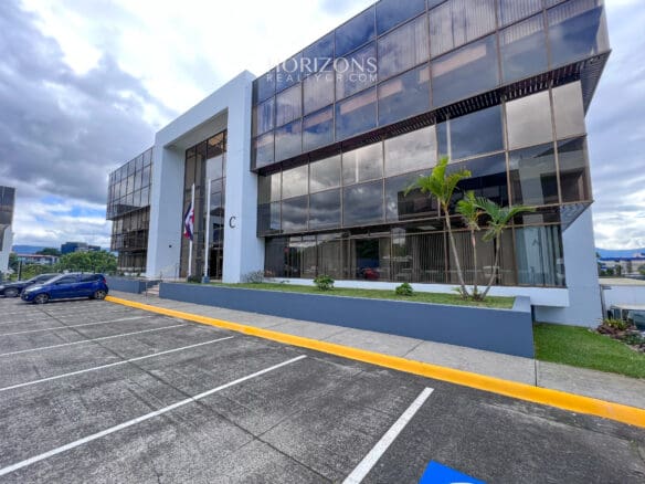 Alquiler De Oficina En Ofiplaza Del Este 100M2 Hrc08