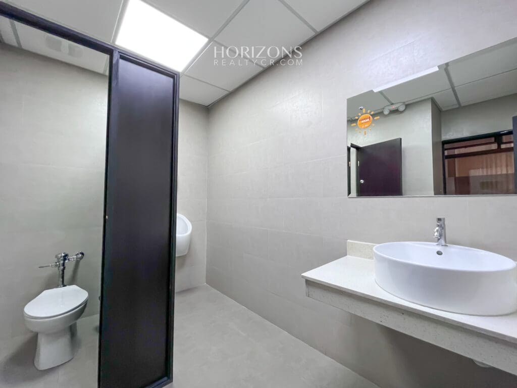ALQUILER DE OFICINA EN OFIPLAZA DEL ESTE 100m2 HRC08