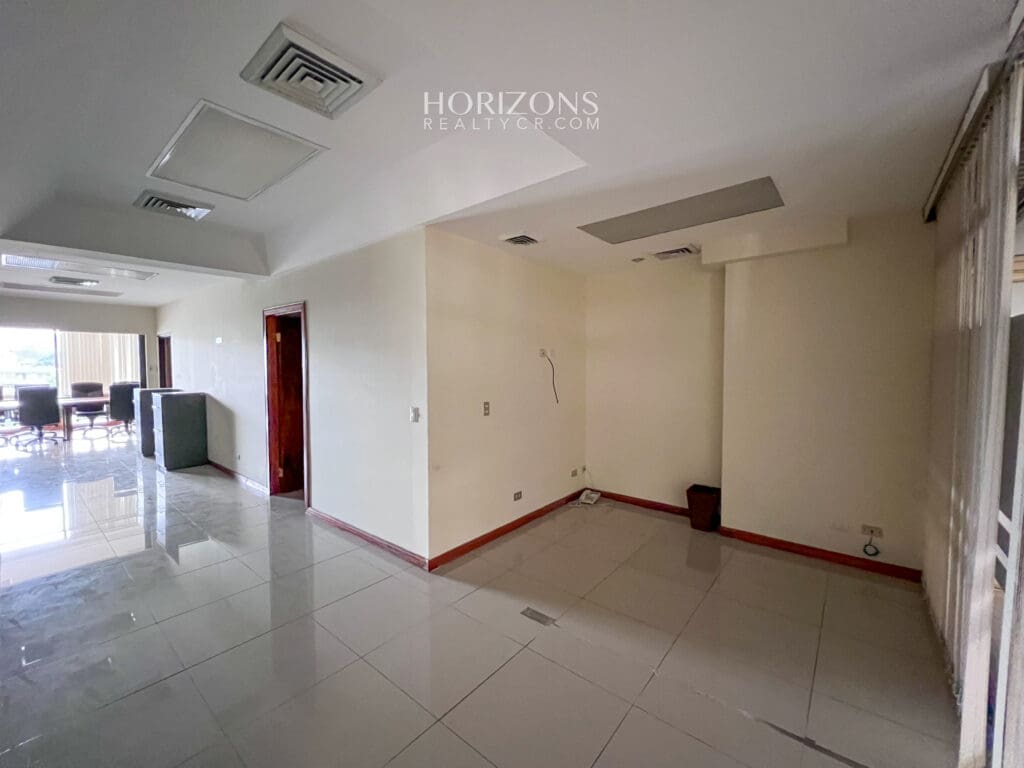 ALQUILER DE OFICINA EN OFIPLAZA DEL ESTE 100m2 HRC08