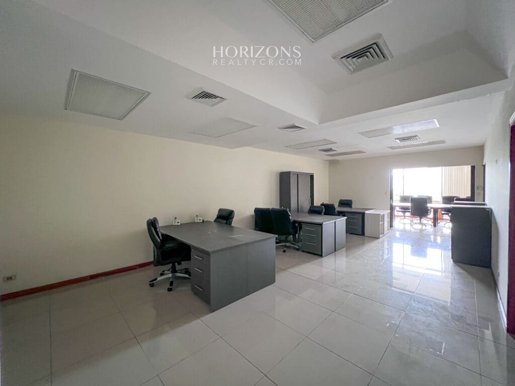 ALQUILER DE OFICINA EN OFIPLAZA DEL ESTE 100m2 HRC08