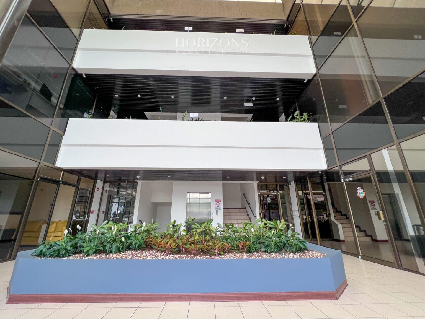 Venta! Oficina Corporativa en Ofiplaza del Este, San José: Ideal para Empresas a 200m de La Rotonda de La Bandera HRC07