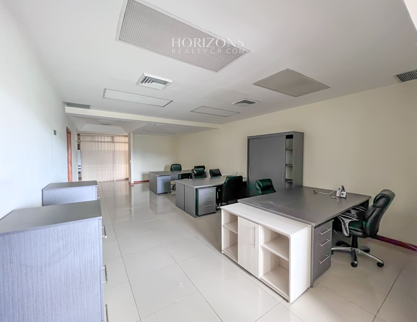 ALQUILER DE OFICINA EN OFIPLAZA DEL ESTE 100m2 HRC08